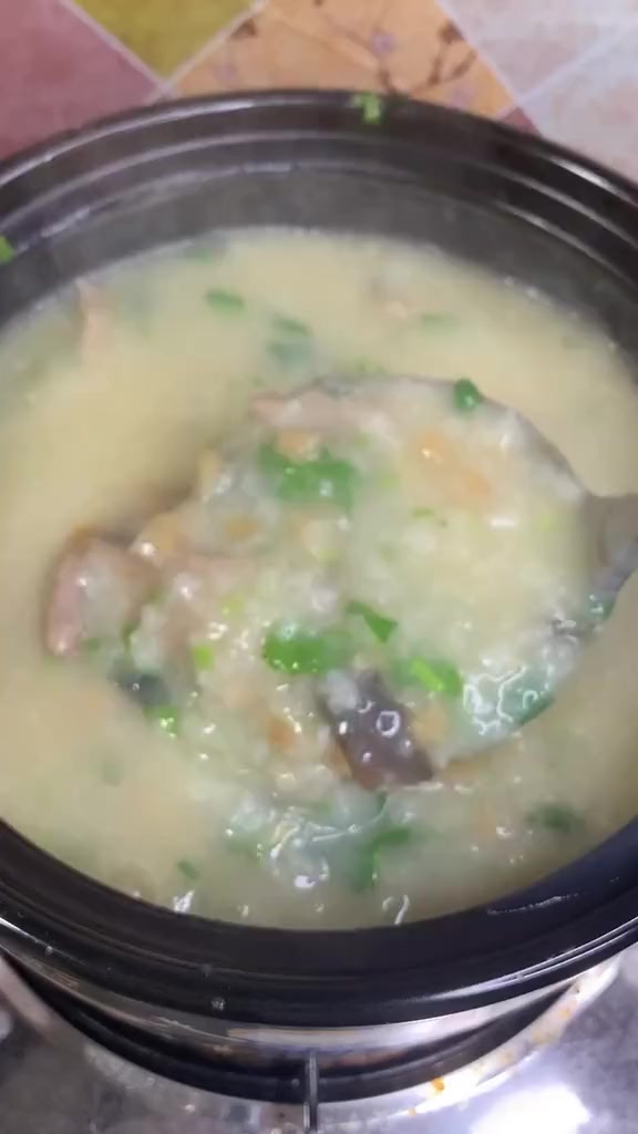 做一碗粥滑肉嫩的广式皮蛋瘦肉粥,原来这么简单,你学会了吗