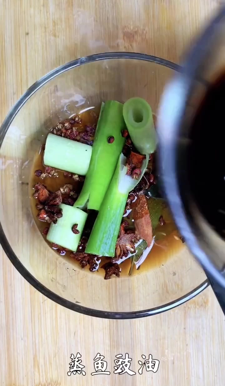 五香香酥熏鱼家常做法,骨酥肉烂,咸鲜味美,冷吃热吃都好啊