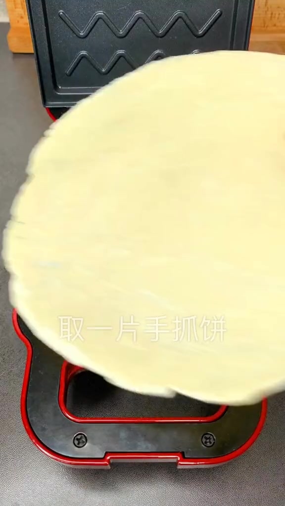 做法超简单的香蕉芝士饼,每一口都拉丝~