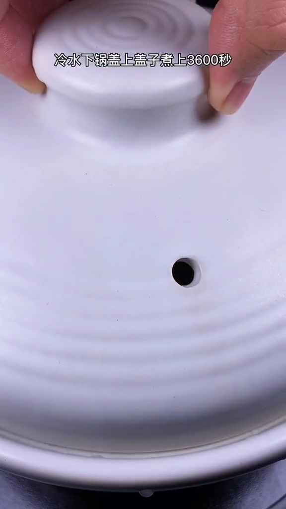 你知道银耳怎么煮才粘稠好喝吗?银耳红枣枸杞汤的正确做法!