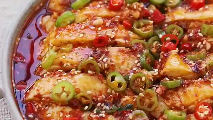 美食之都今天,我们一起来学习椒麻鸡的做法,经典凉菜走起!(美食和旅行)