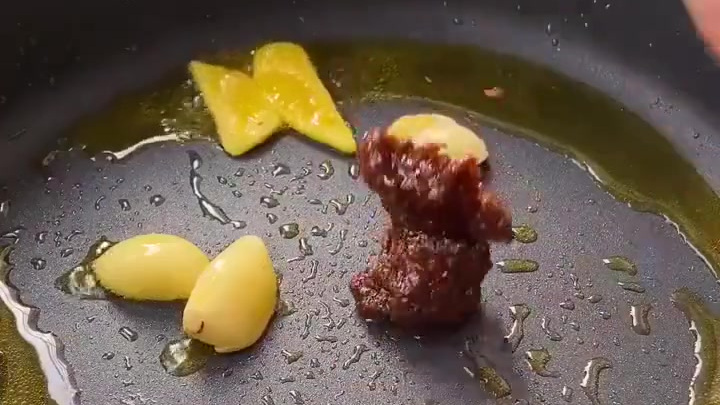 【尖椒炒鸡肉做法】全网都在做这道菜,真的是好吃,色香味俱全,你学会了吗?