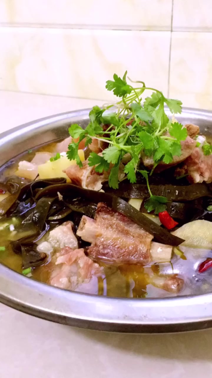“食物恋”土豆、海带和腊肉一锅炖,香十里!小时候的味道