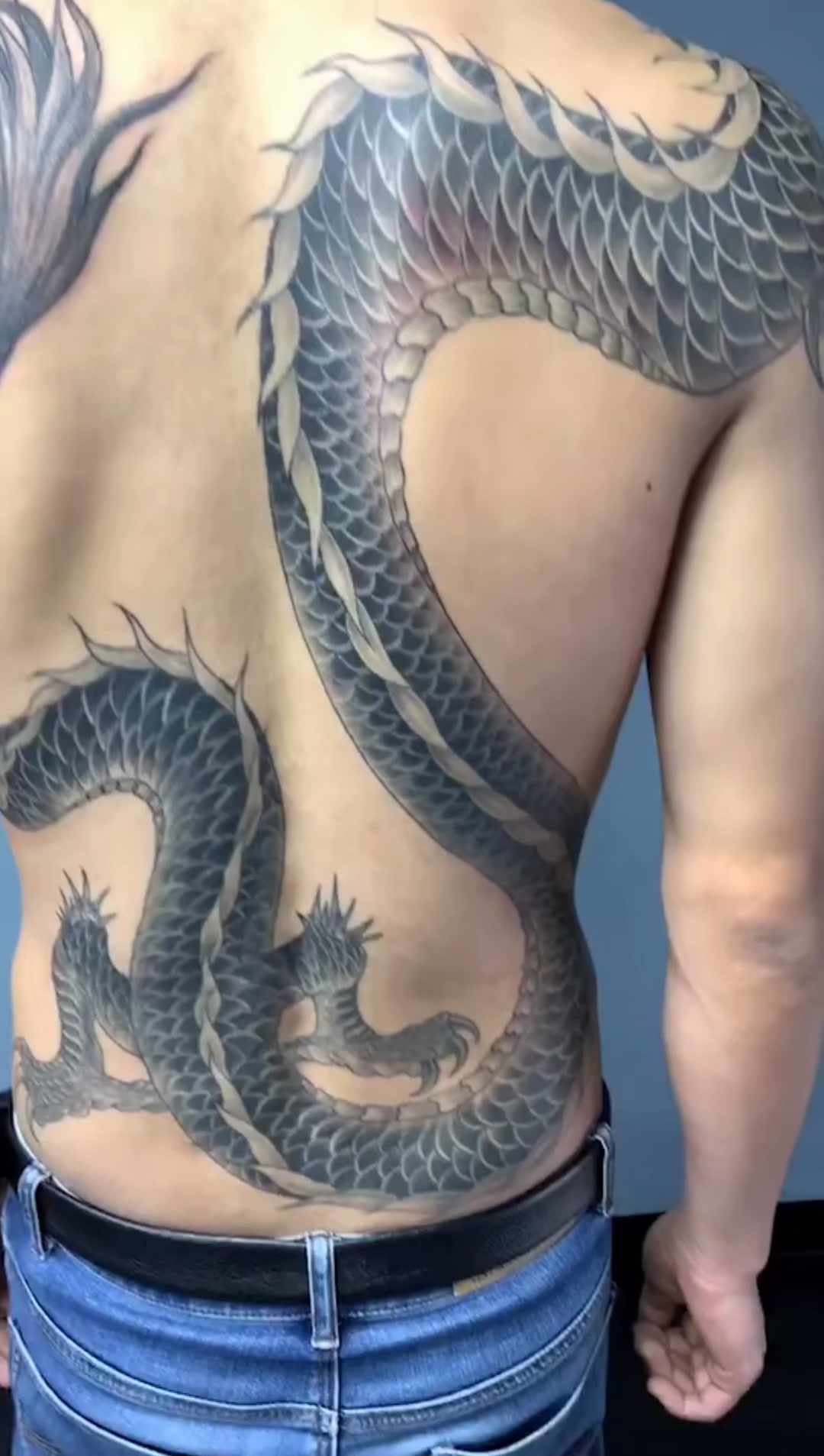 过江猛龙,过肩龙纹身,满背龙刺青