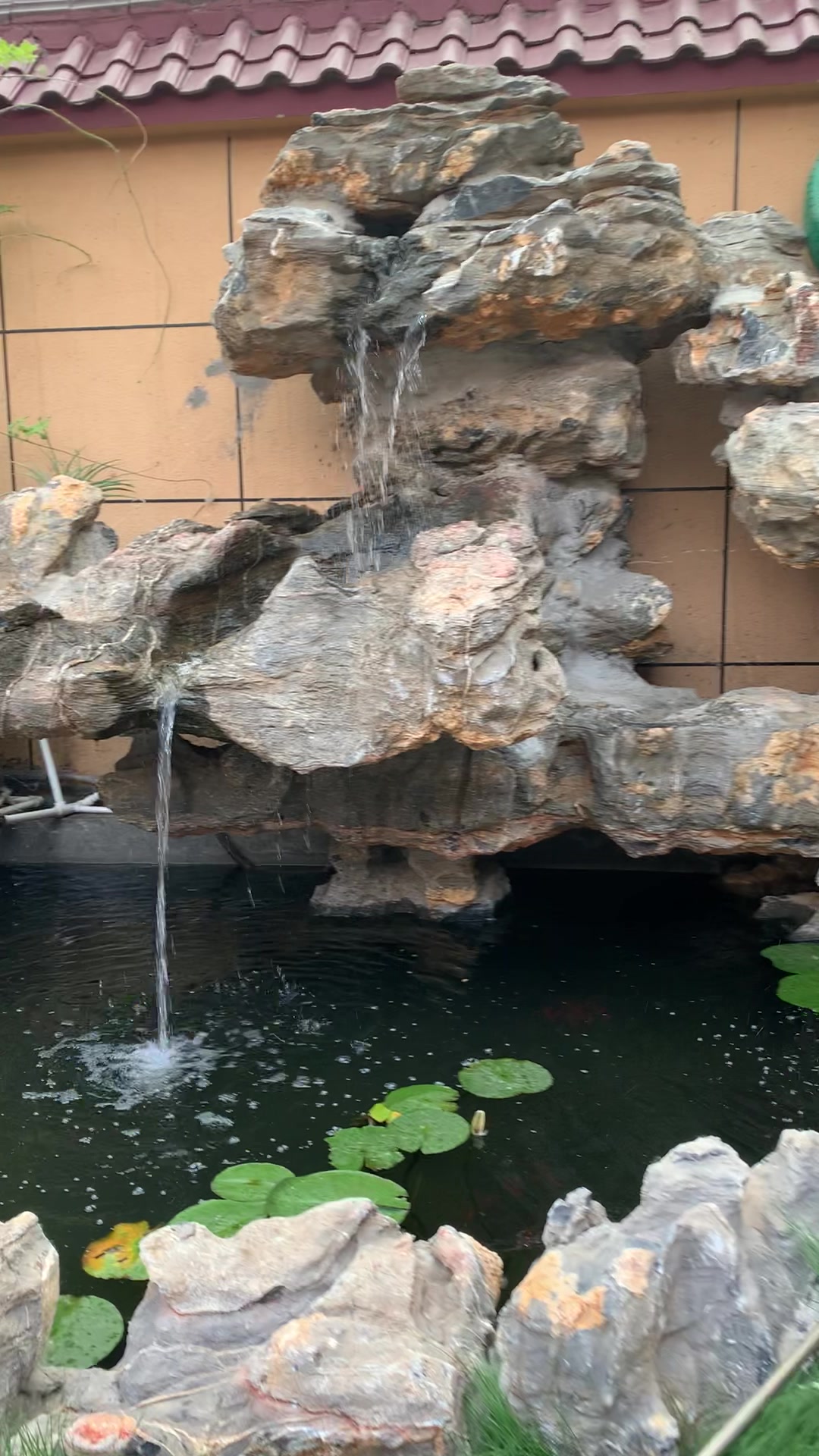 庭院假山鱼池效果