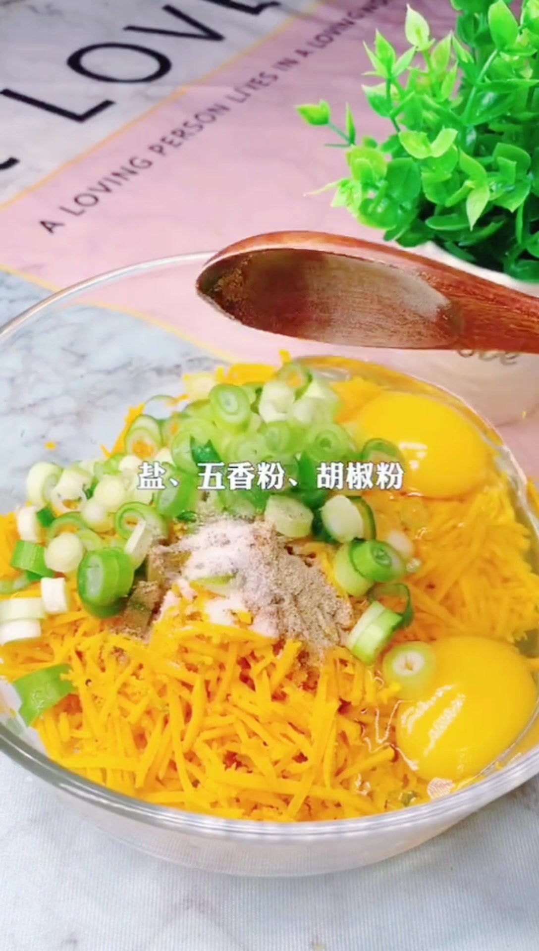 香煎南瓜饼的做法分享给大家,外酥里嫩,金黄酥脆,收藏一定要试试