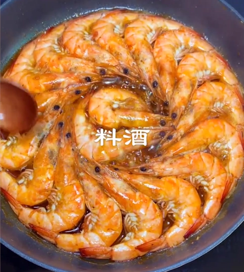 家庭美食:再也不用怀念饭店的油焖大虾了,这样做更好吃