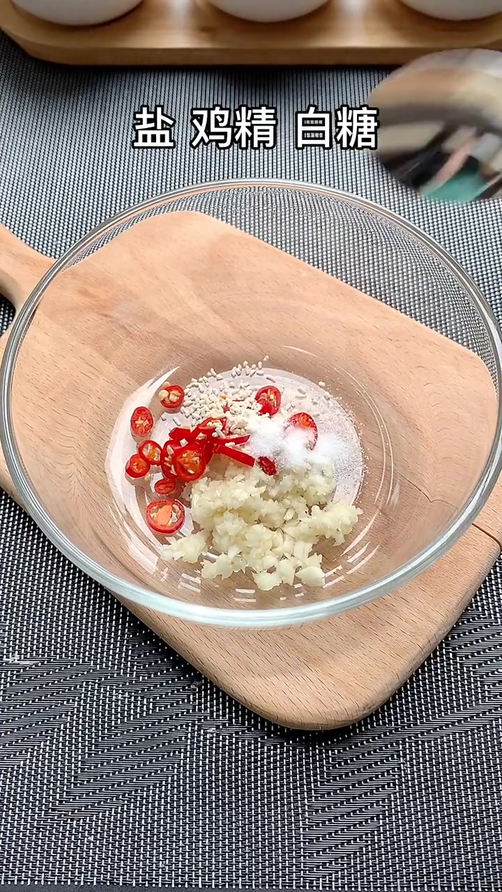 正宗的红油鸡丝是怎么做?今天就告诉你,绝对零失败,好吃到哭