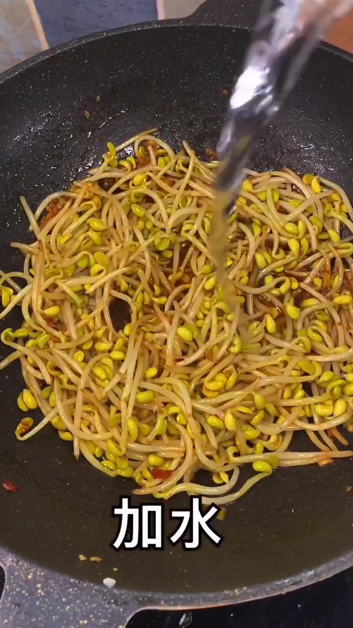 家常小炒——韭菜炒豆芽,清爽脆口,早餐来一盘,能量满满哦