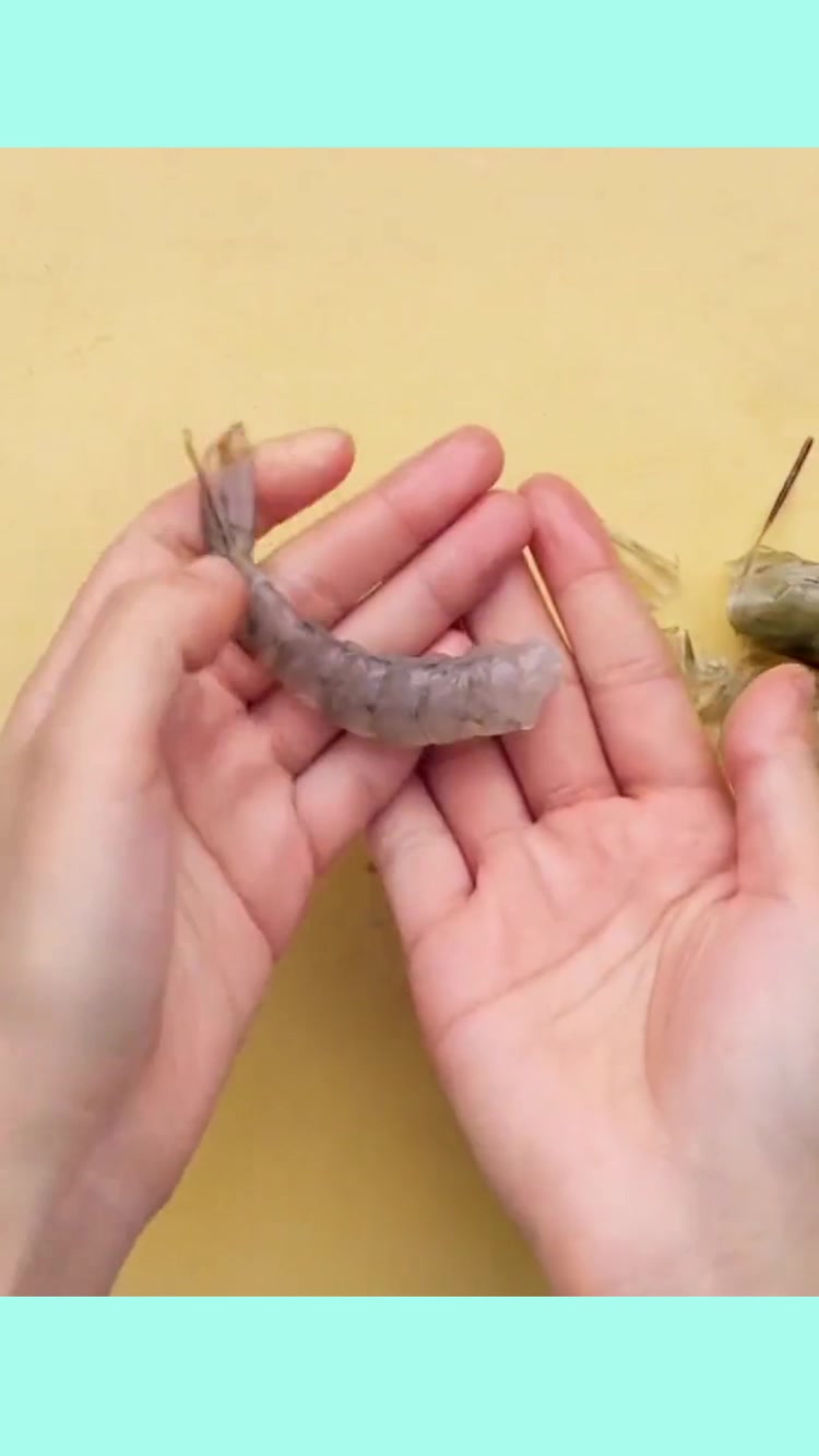 蒜蓉蒸虾,味道特别独特,在家当大厨,容易好学
