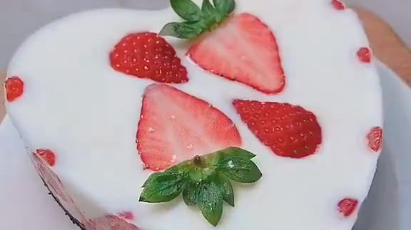 【草莓蛋糕】好看又好吃,热量超低超满足,做法简单,美食get√ 