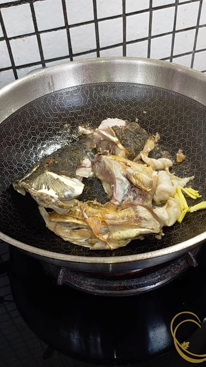 鱼头豆腐汤,健脑益智,一定要炖给孩子喝!