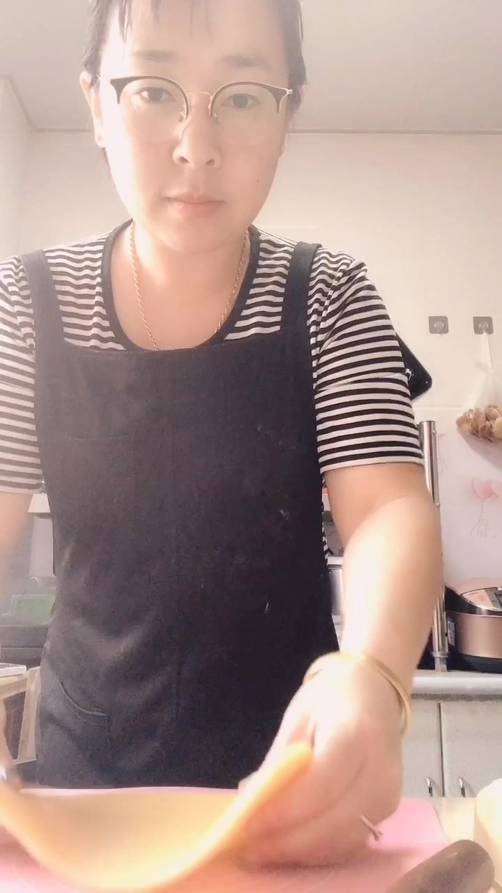 乳山喜饼的面团做成棋子块超级香