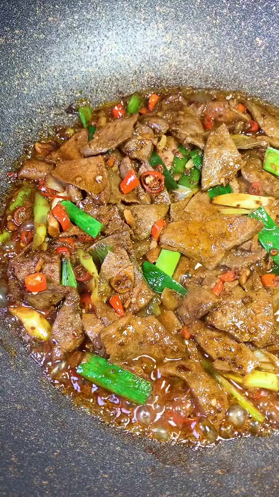 这样做的猪肝鲜嫩入味,超级下饭,营养丰富