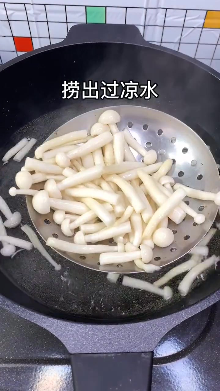 酸爽开胃,鲜嫩爽脆的番茄海鲜菇,连最挑食的宝宝都爱吃!