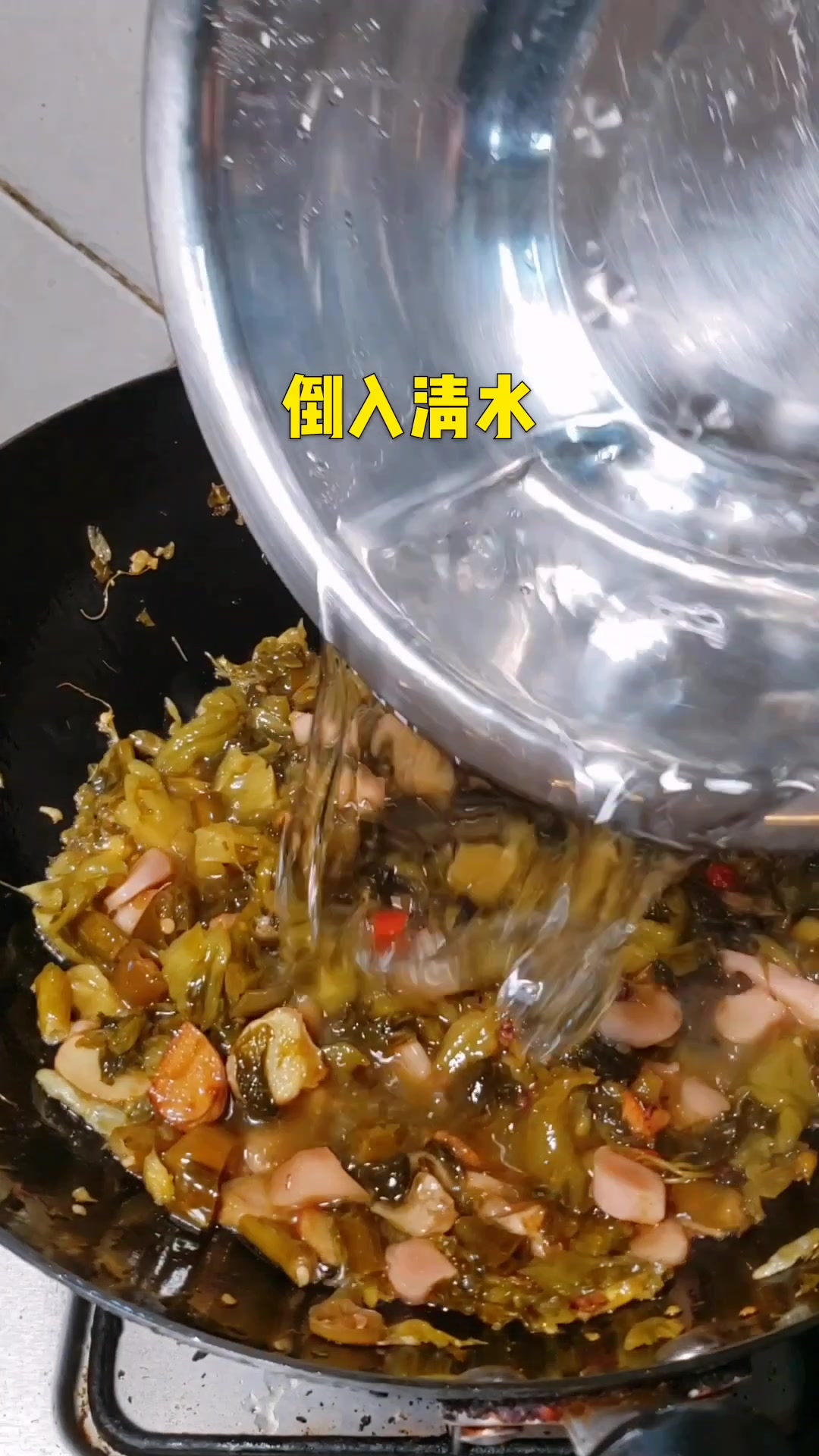 喜欢吃酸菜鱼的一定要看完,这才是正宗重庆酸菜鱼的完整做法!