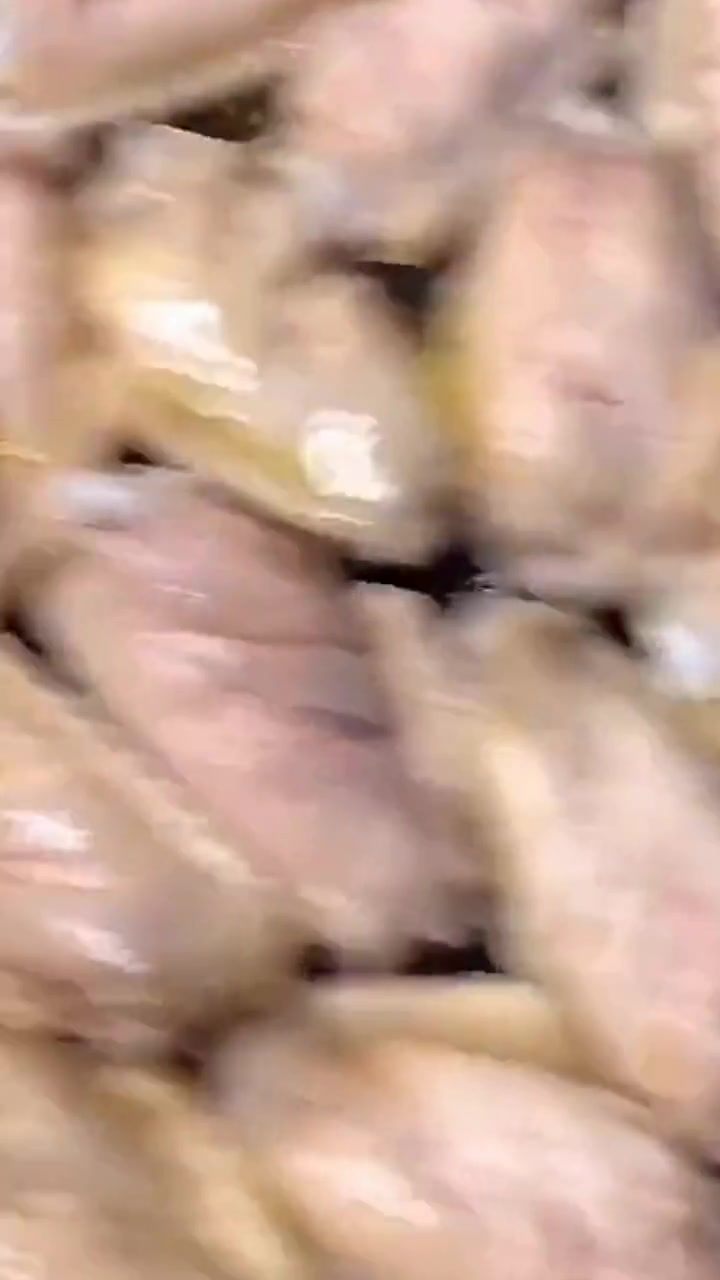 鸡翅有很多种做法,鸡翅红烧还是我的最爱,口感浓郁