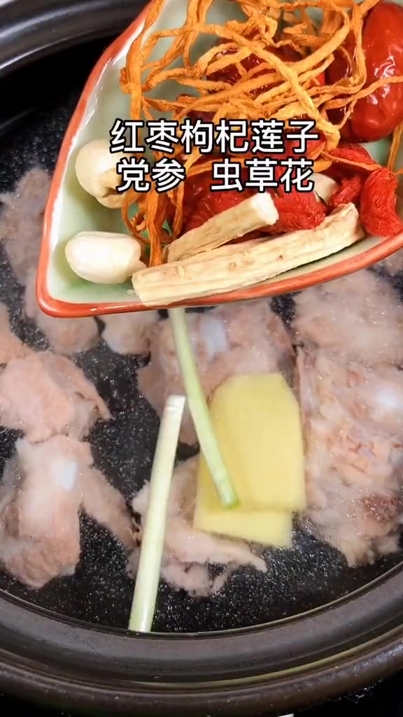 汤鲜味美的玉米山药排骨汤,夏季必备哦!