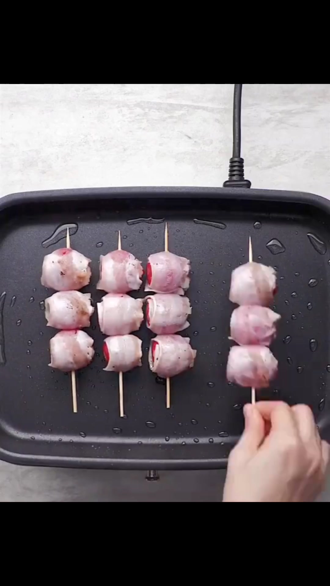 「五花肉卷小番茄」夏天的夜晚来撸个小串叭!多吃一口不会胖哦~