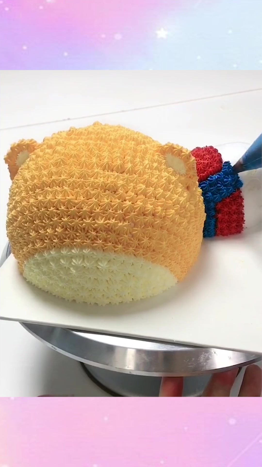 本以为是普通的生日蛋糕,不想师傅一上手,竟成了高级私家定制!