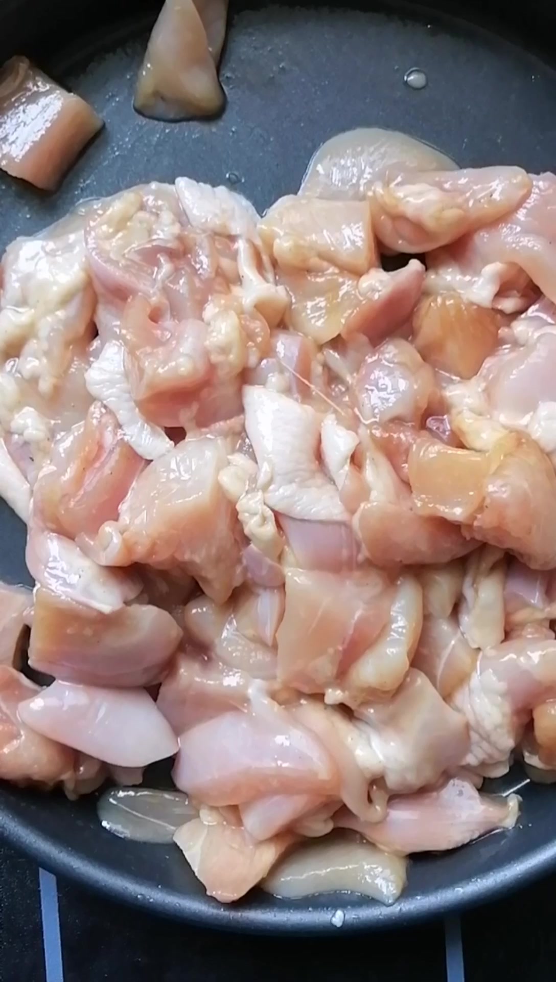 辣子鸡的家常做法,鸡肉香辣可口,好香呀
