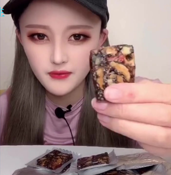 试吃即食阿胶糕,打开就可以吃,浓浓的味,你们喜欢吃吗