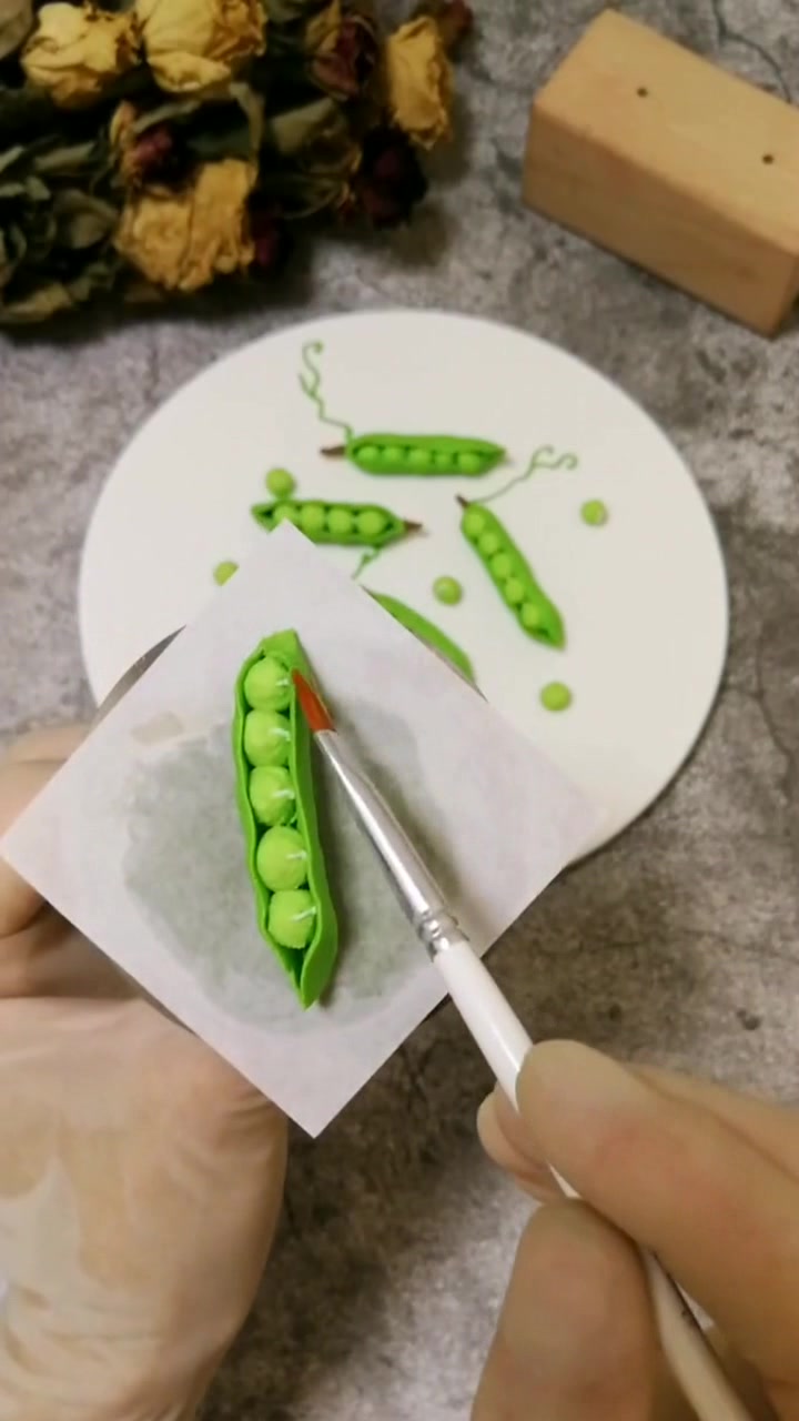 实不相瞒,看了这位大哥的裱花过程,店里老师傅默默竖起了大拇指