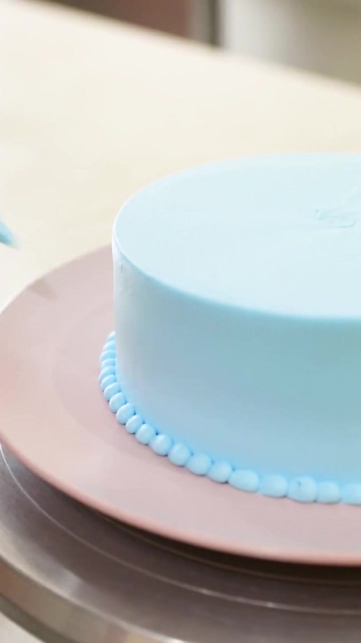 王俊凯粉丝专属应援蛋糕,草莓很诱人哇,这成品小螃蟹们喜欢吗?