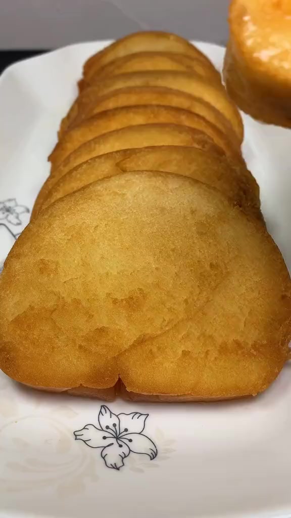 炸馒头片的正确做法,外酥里软,比油饼还好吃