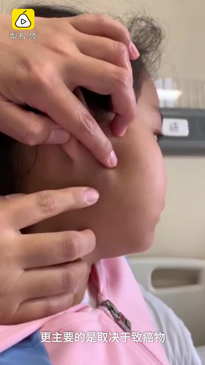 7岁女孩脸上长包一年不疼不痒,一查竟是硬币大肿瘤