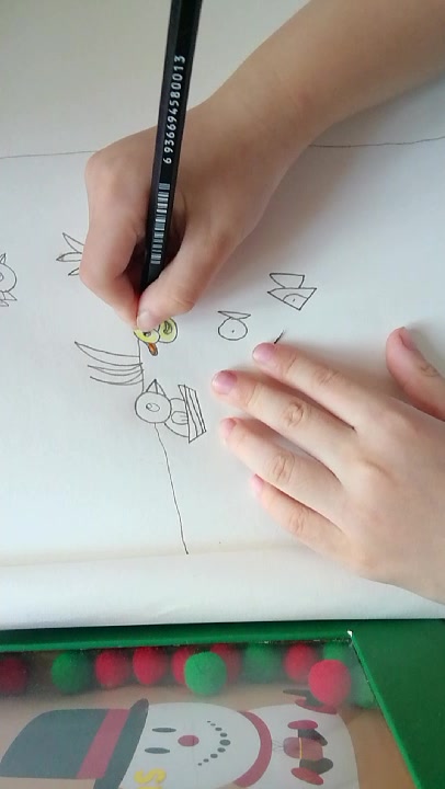 小鸡和小鸭在水里怎么画