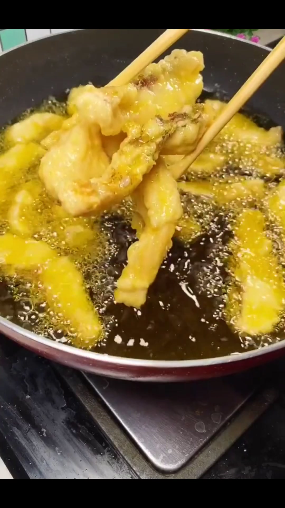 麻辣鱼块,可以当菜也可以当零食吃,别提多惬意了!