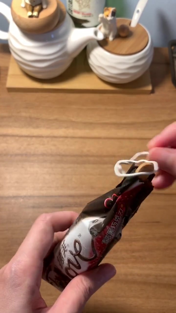 黑巧克力新吃法,网友:十块的德芙和一块的雪糕,我还是分得清的