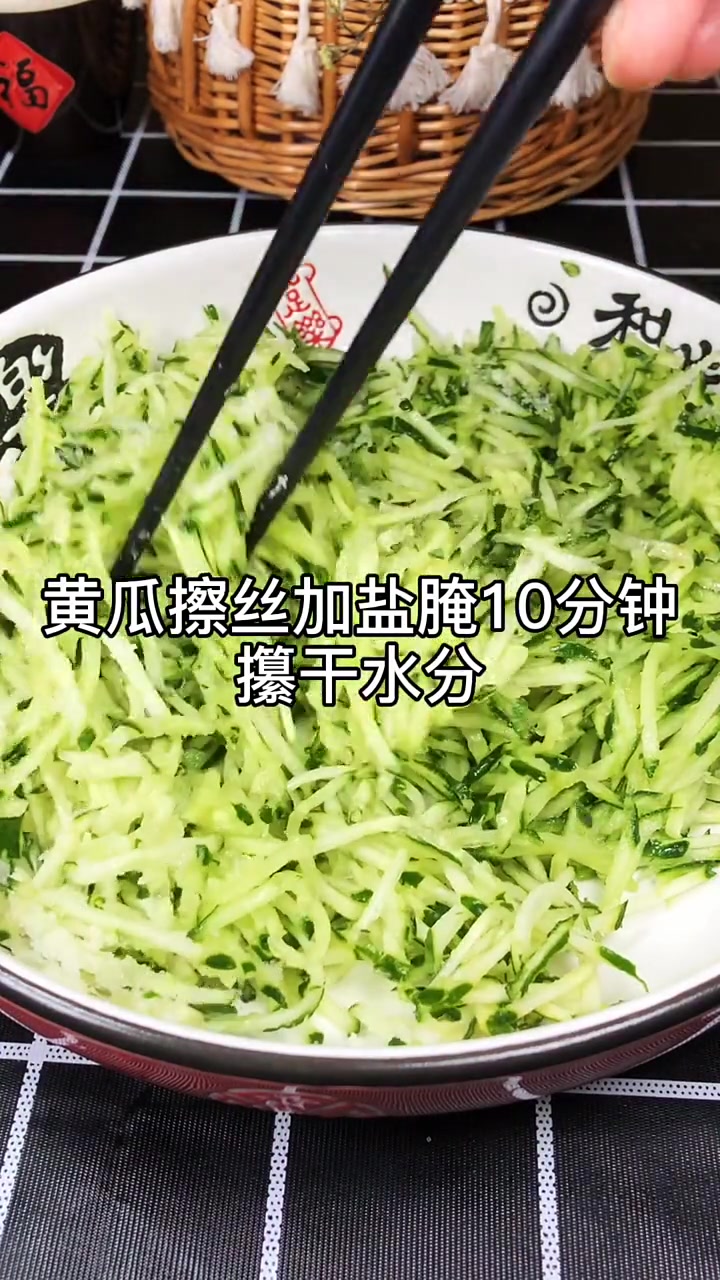 独特的黄瓜馅饺子,味道鲜美,孩子超喜欢吃!