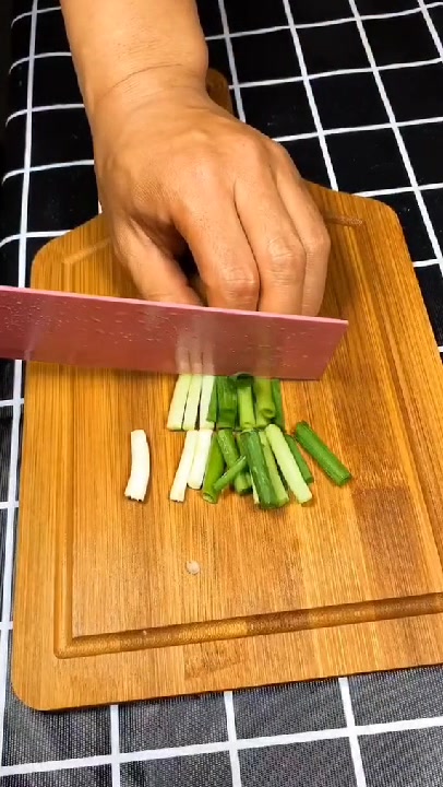 带给大家做一个豆腐泡新做法