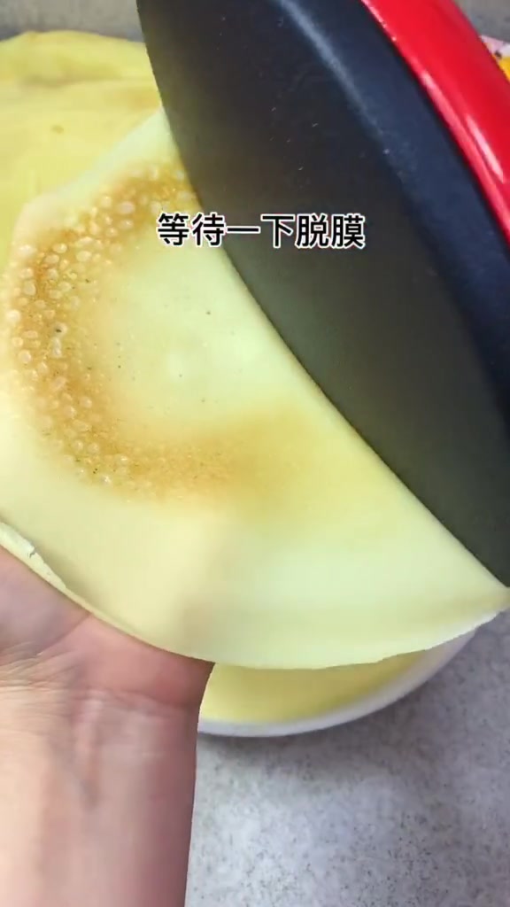 不要以为千层蛋糕很难,只要用你家常备的五种食材,简单零失败!
