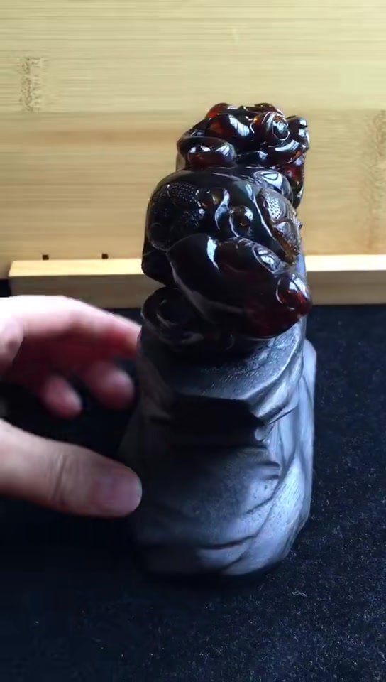 缅甸琥珀紫罗兰招财貔貅摆件
