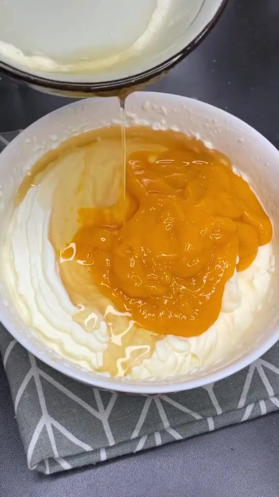 芒果慕斯蛋糕,做法是在蛋糕店学到的!快来一起做吧