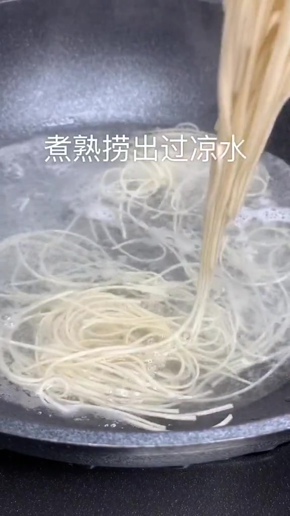 汪涵老师同款葱油拌面,材料简单,味道出众,百吃不厌!