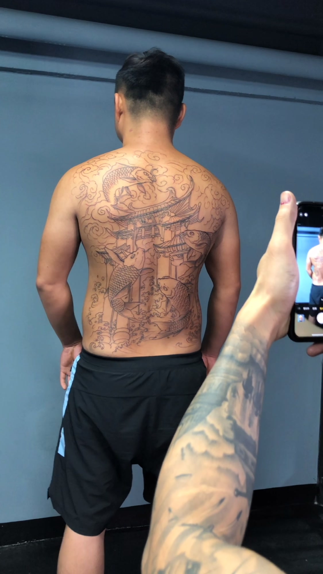 兄弟同款:鱼跃龙门