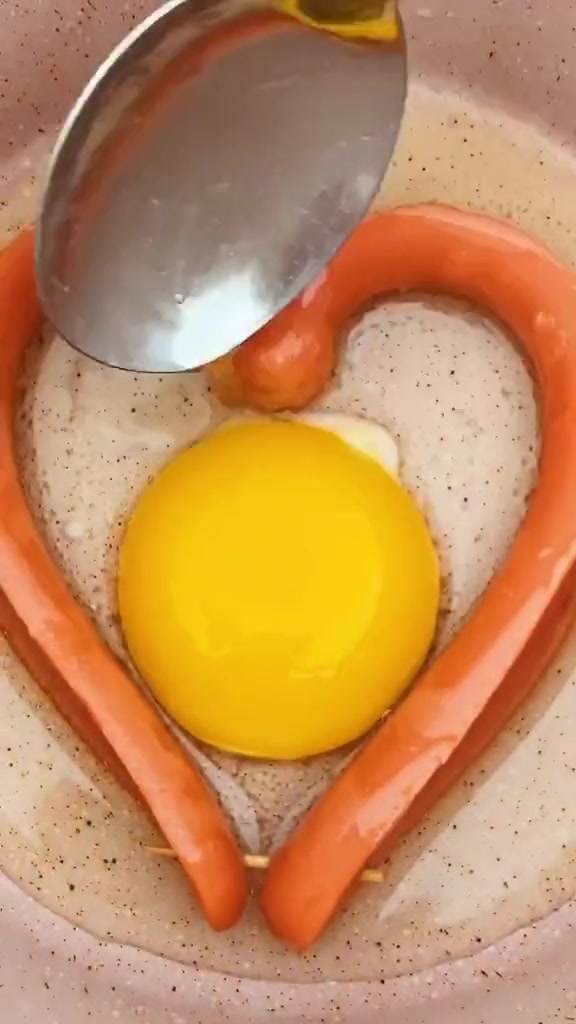 充满着浓浓爱意的火腿煎蛋,颜值与美味并存