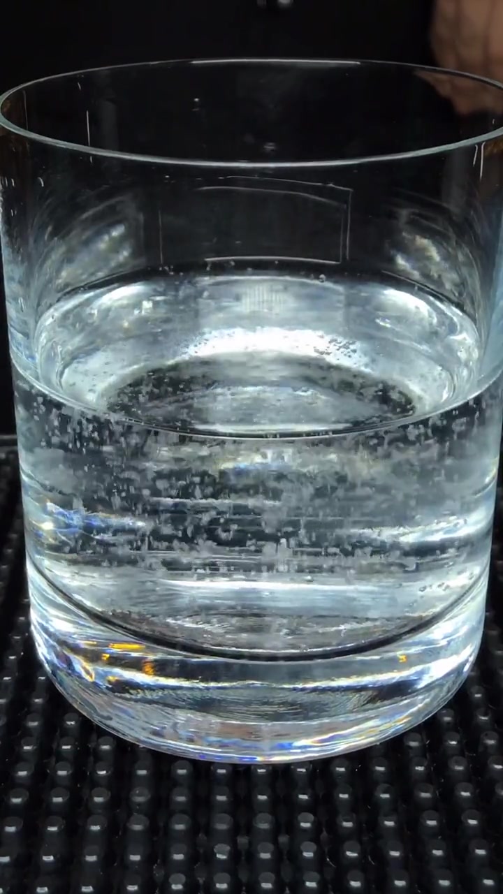 超级简单的一杯鸡尾酒,搞得花里胡哨,直接喝雪碧不就行了