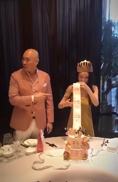 蛋糕装饰抽钱盒子