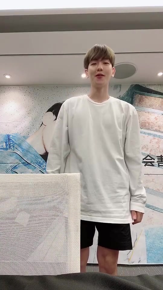 边伯贤中文绕口令之“红鲤鱼绿鲤鱼与驴”你听出来了吗?