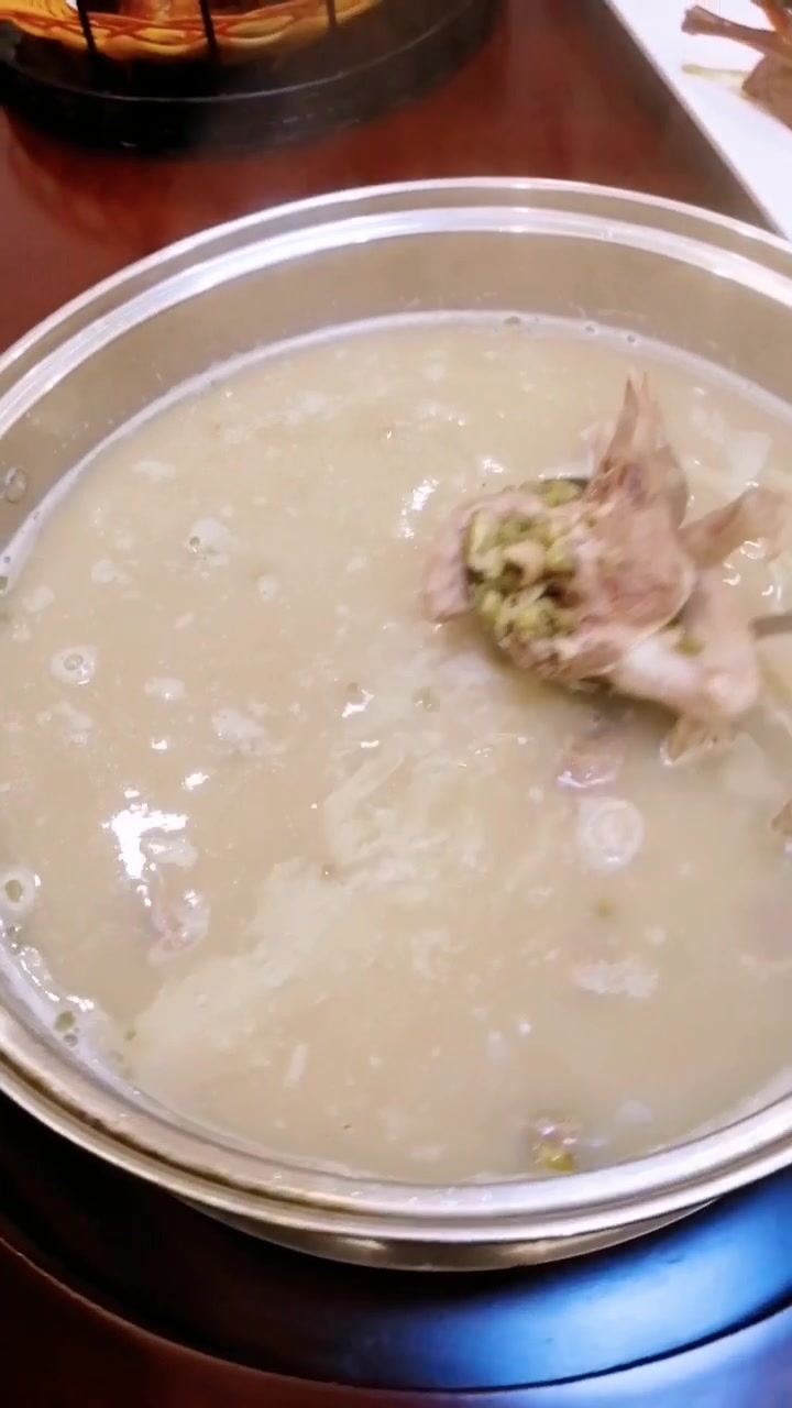 南宁这个绿豆乳鸽汤,清淡好喝,夏天喝还很清补