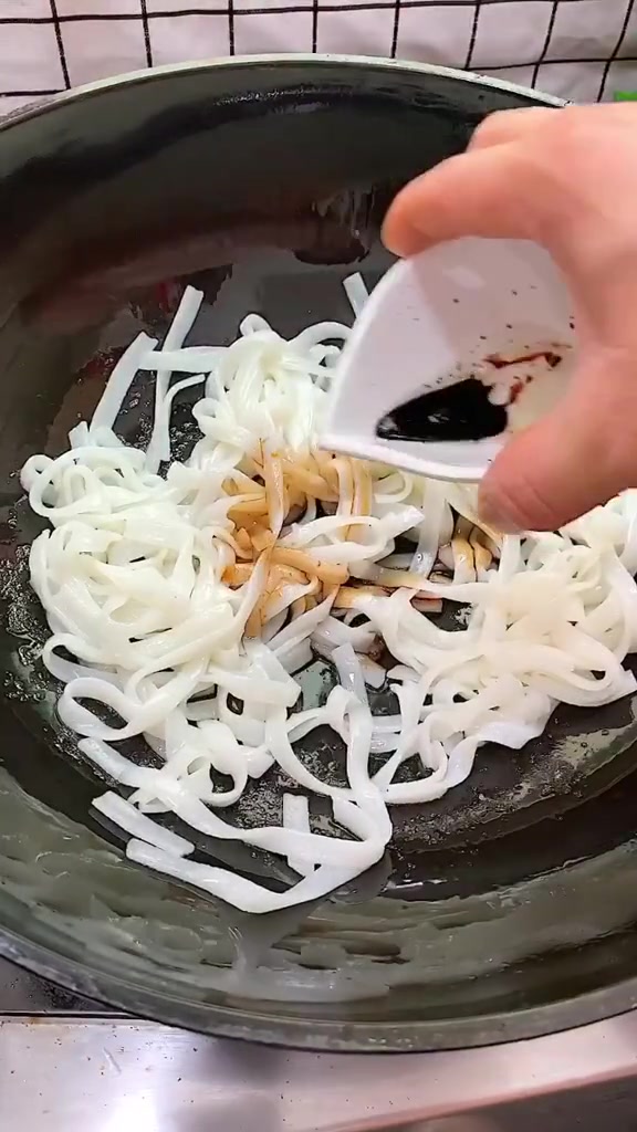 干炒牛河这样做,我连盘子都舔干净了