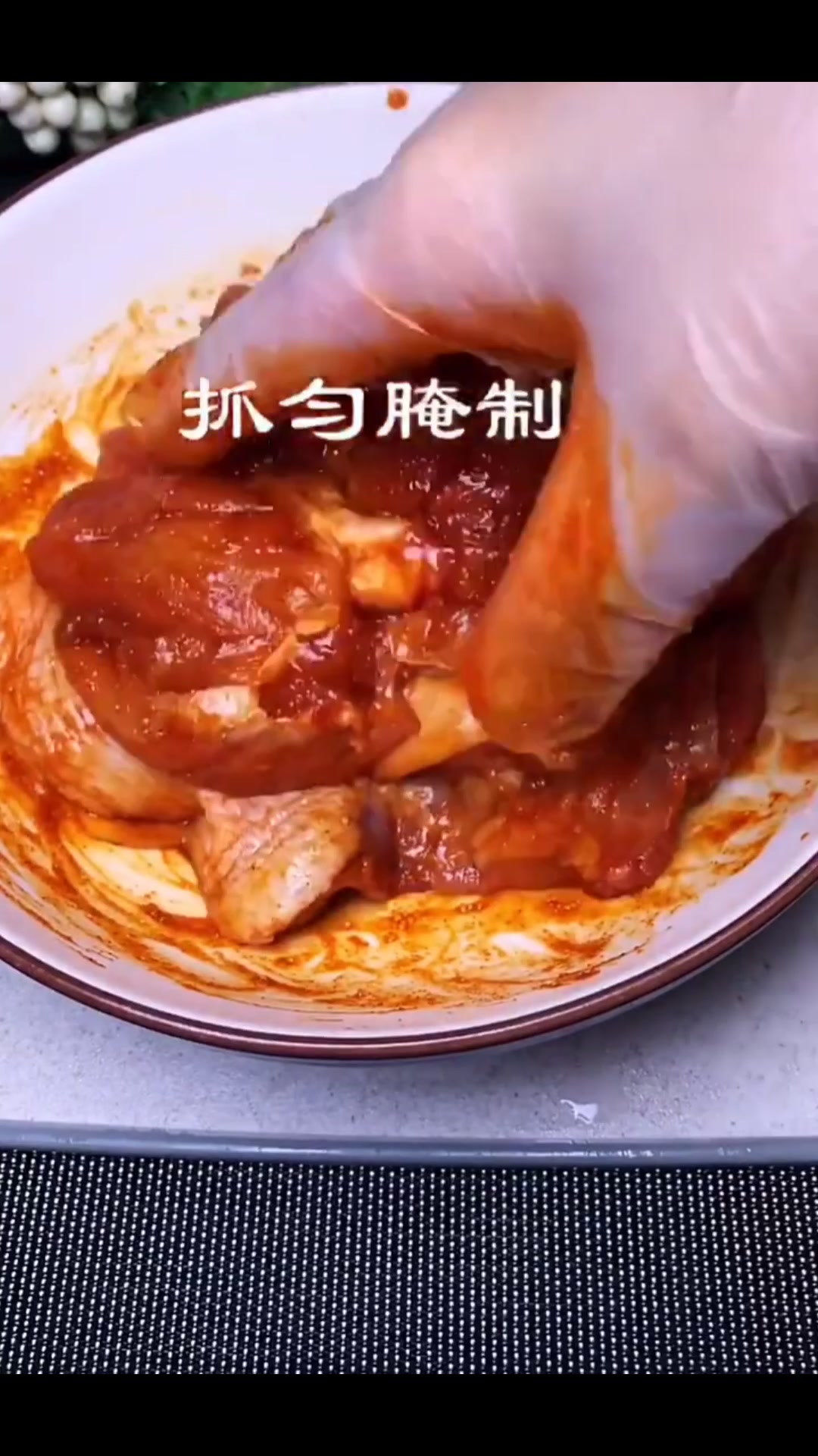 鸡腿肉别总是卤着吃了,做成鸡腿卷,特别的鲜美入味 创意美食