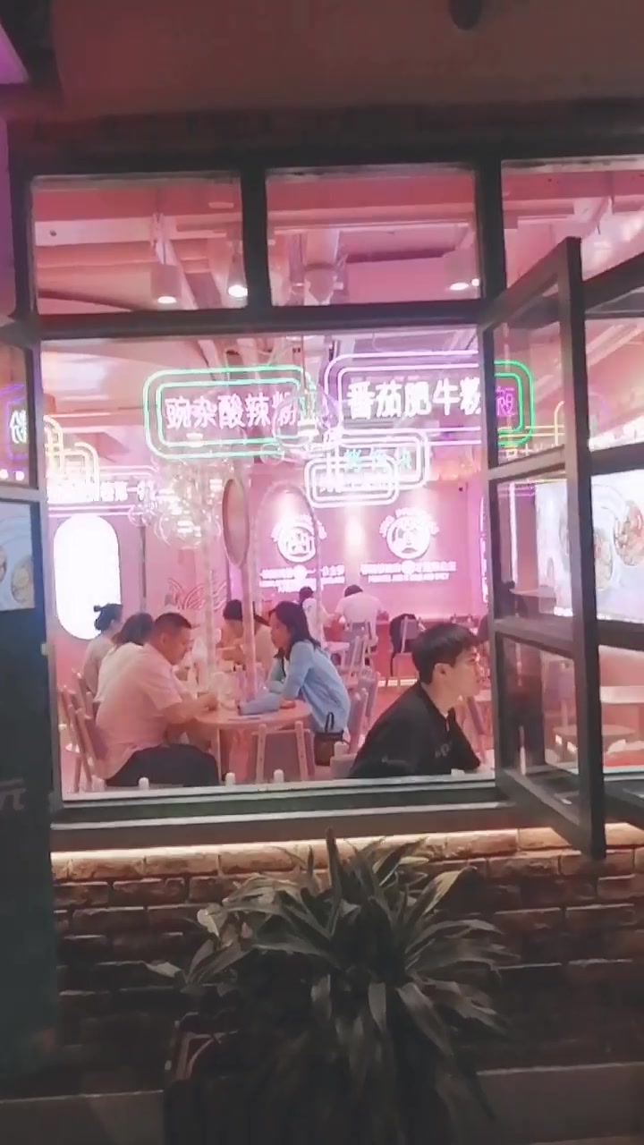 有创意的酸辣粉小店