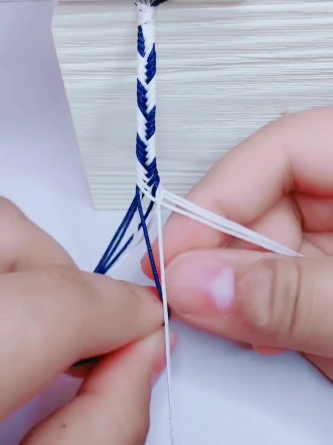 鱼骨纹手链教程,从头至尾慢动作,简单易学,喜欢的可以试试
