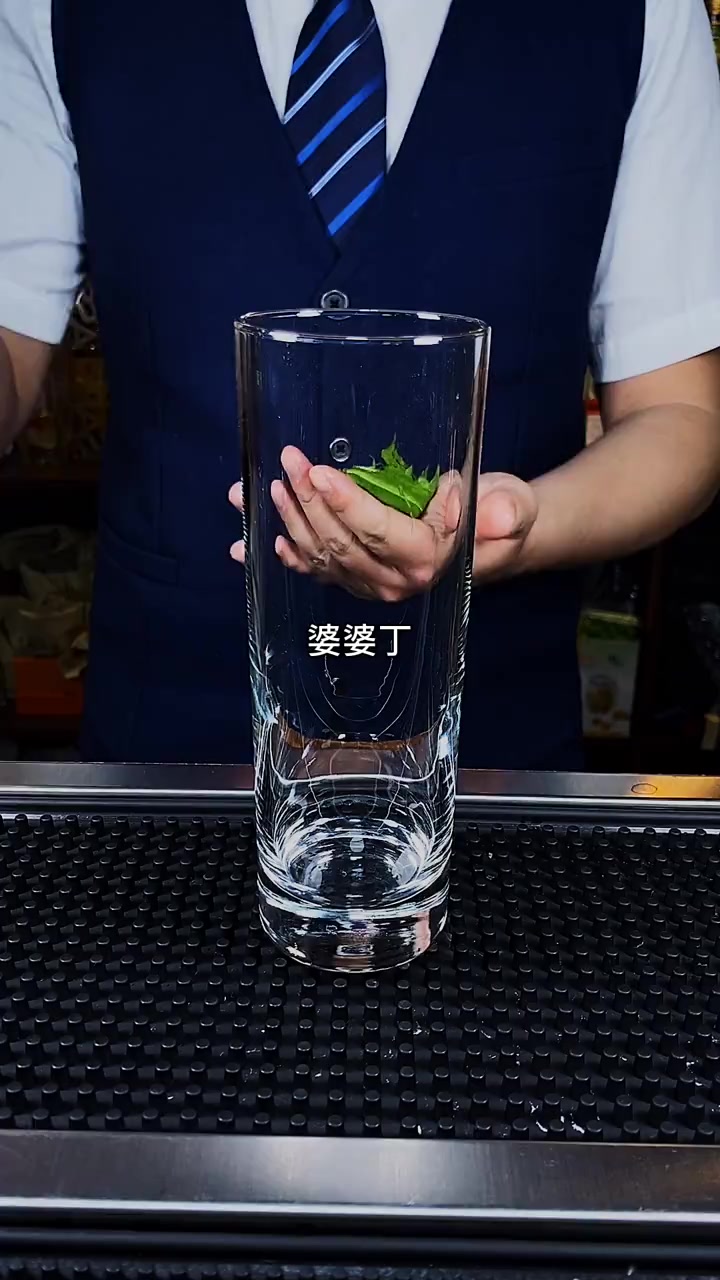 自创鸡尾酒“孟婆汤”,喝完这一杯,就忘掉心里的人吧